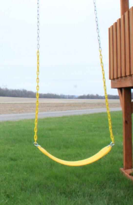 Our classic belt swing features a flexible, weather-resistant seat with coated chains for pinch-free swinging. The ergonomic design provides comfort and safety for hours of traditional swing enjoyment.