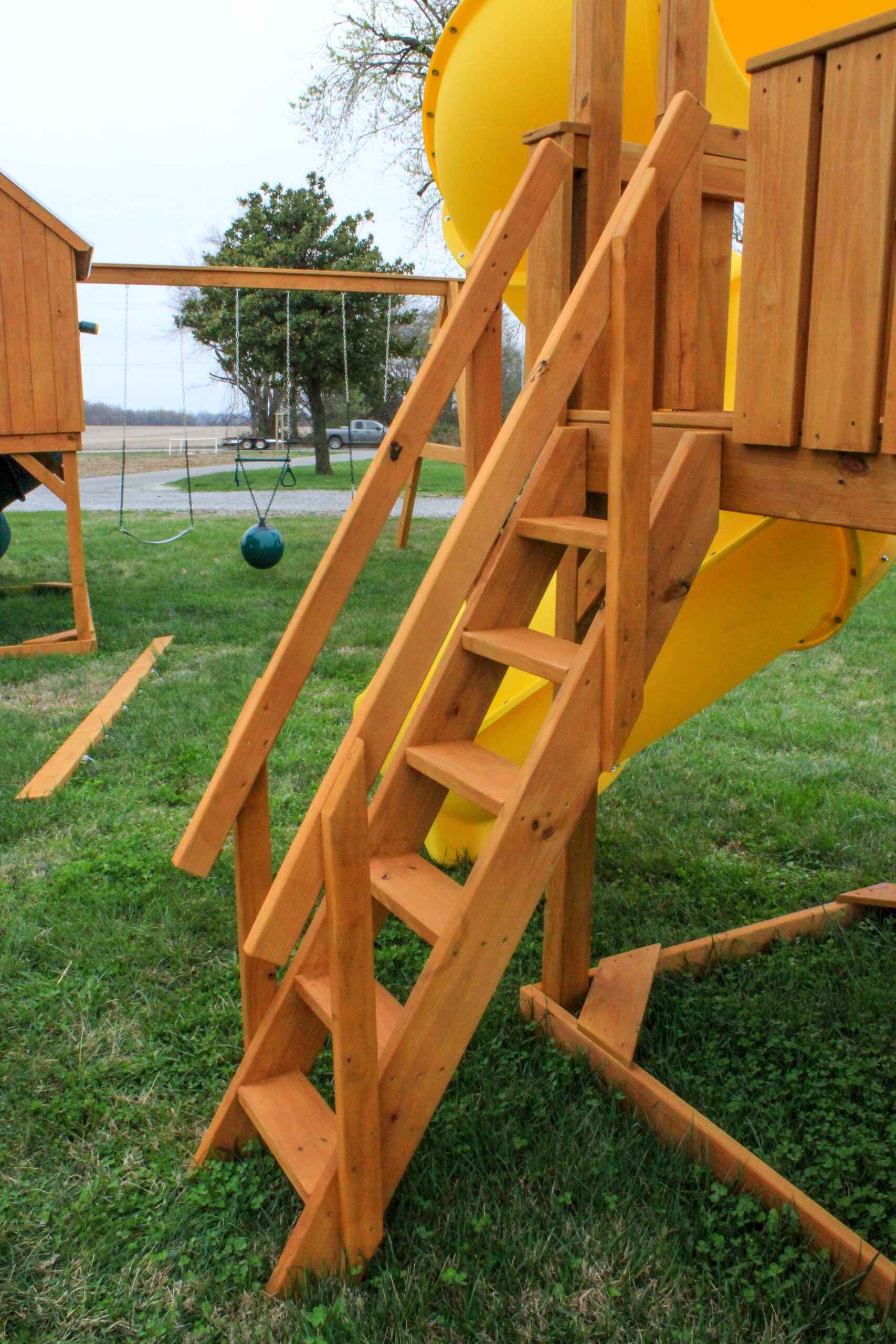 Designed with young children in mind, these stairs feature comfortable rise heights, full-width treads, and sturdy handrails on both sides. The non-slip surface provides secure footing in all weather conditions.