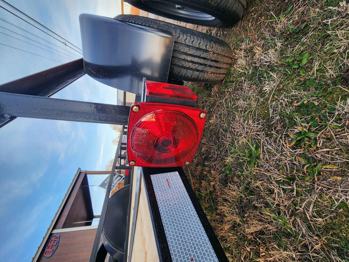 10' Single Axle Utility with Dove